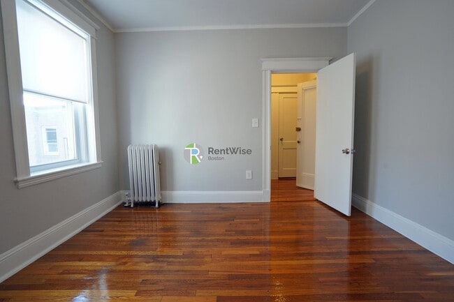 64 Woodstock Ave