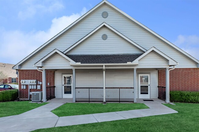 Photo - 1600 W Clements St