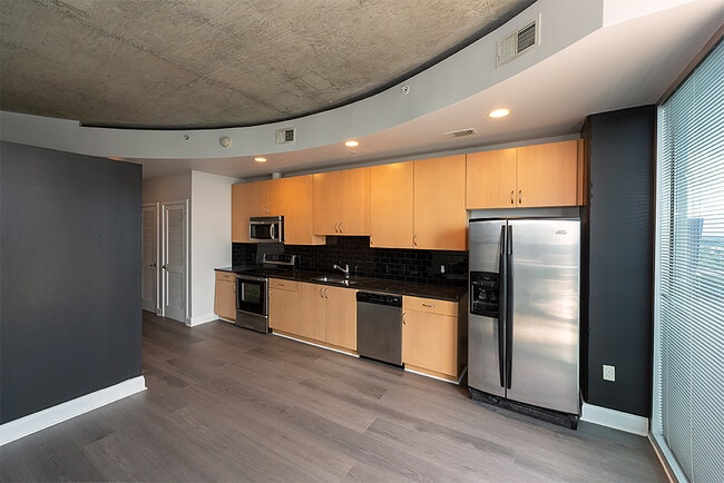 Photo - 400 W Peachtree St NW