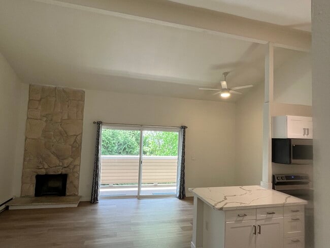 Cozy Fireplace - 12429 NE 130th Ct Unit G303