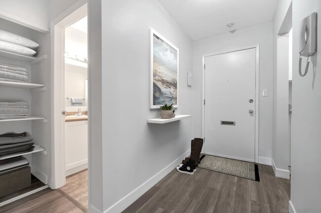 Photo - Lynn Gary Apartments