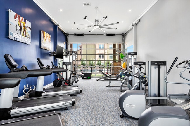 las 24 horas Gimnasio de entrenamiento cardiovascular y de musculación