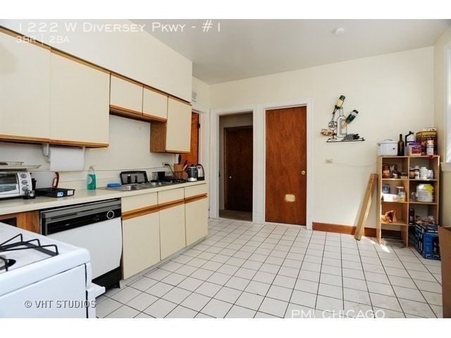 Photo - 1222 W Diversey Pkwy Apartment Unit #1