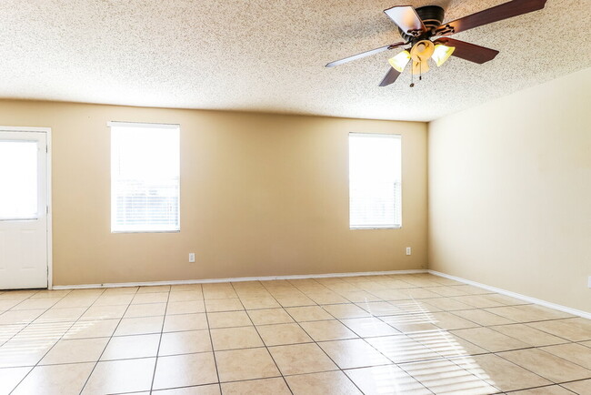 Photo - 521 Merton Ct