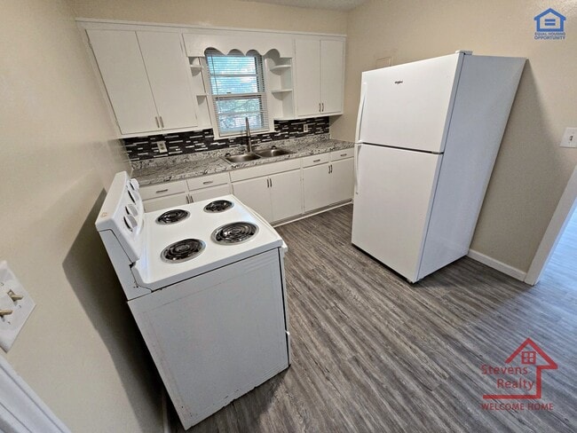 Photo - 15 W Borden St