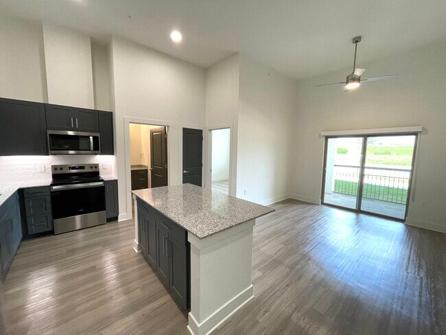 Photo - 1250 Randall St Unidad 9112