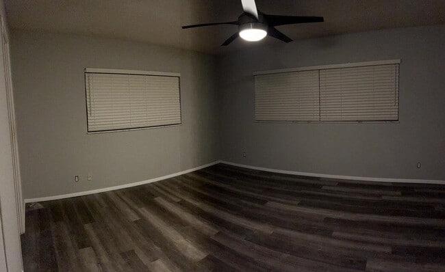 Building Photo - 1000 NE 14th Ave Unit 401