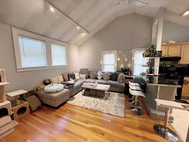 Building Photo - 45 Lincoln St Unit 2 Rental