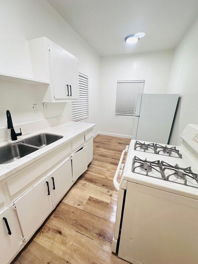 6717 San Pedro St Unit 3a