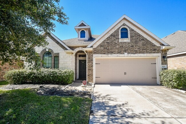 Photo - 5619 Drumlin Field Way