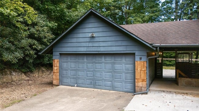 Photo - 2038 Toms Creek Rd