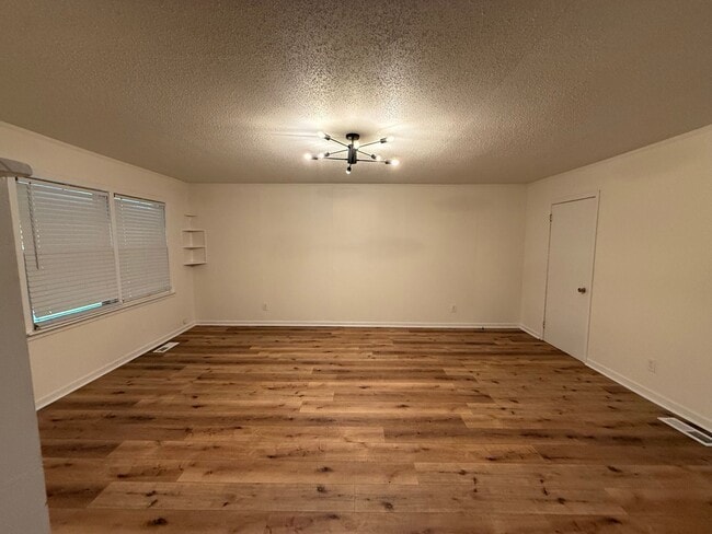 Photo - 3 bed 2 bath in the heart of the city
