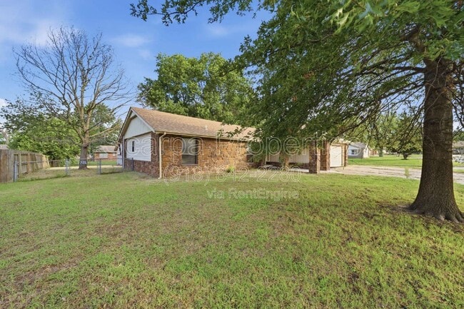 Photo - 11648 N 104th E Ave