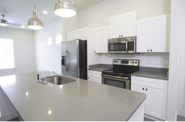 The Highlands Kitchen - Stadium Properties & The Highlands Townhomes
