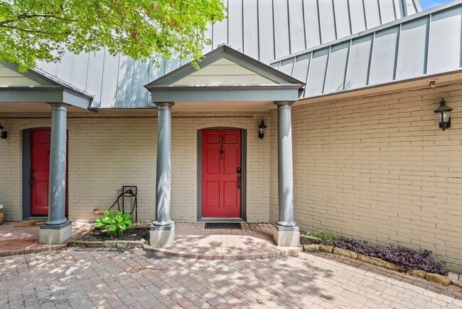 Building Photo - 2500 Steck Ave Unit 32