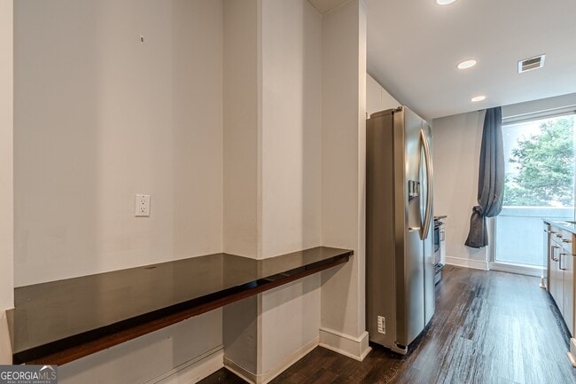 Photo - 44 Peachtree Pl NW Unit 429