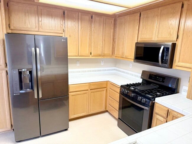 Photo - 861 Marlbank Pl