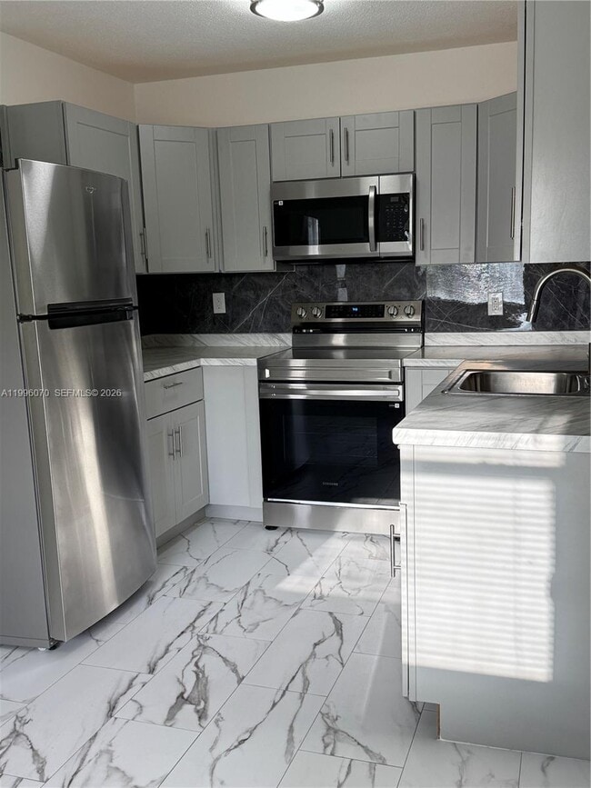 Photo - 6071 SW 33rd St Unit 4