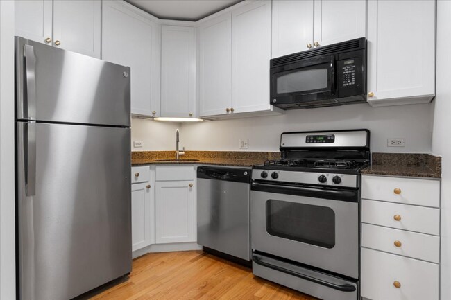 Photo - 1347 W Eddy St Unit 205