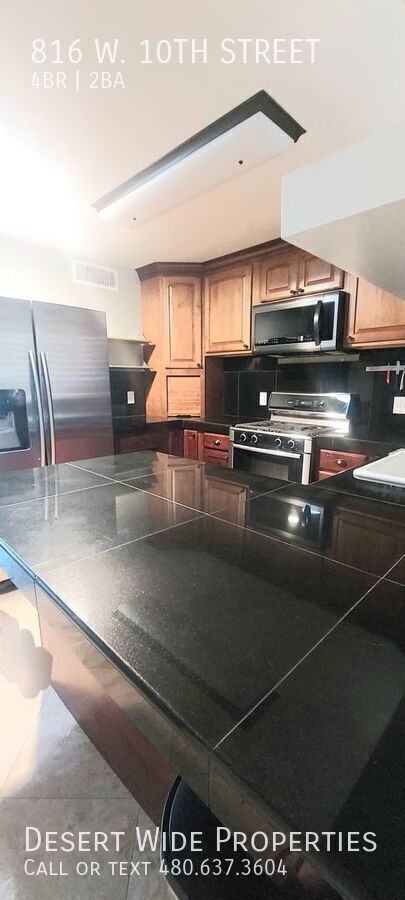 Photo - 816 W 10th St