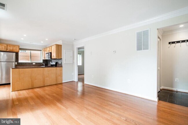 Building Photo - 416 S Veitch St Unit 101 Rental