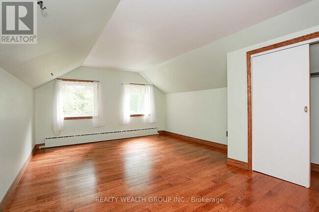 Photo - 460 Main St