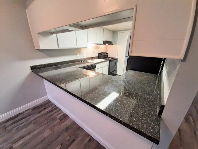 Photo - 507 Cora St Unit 209