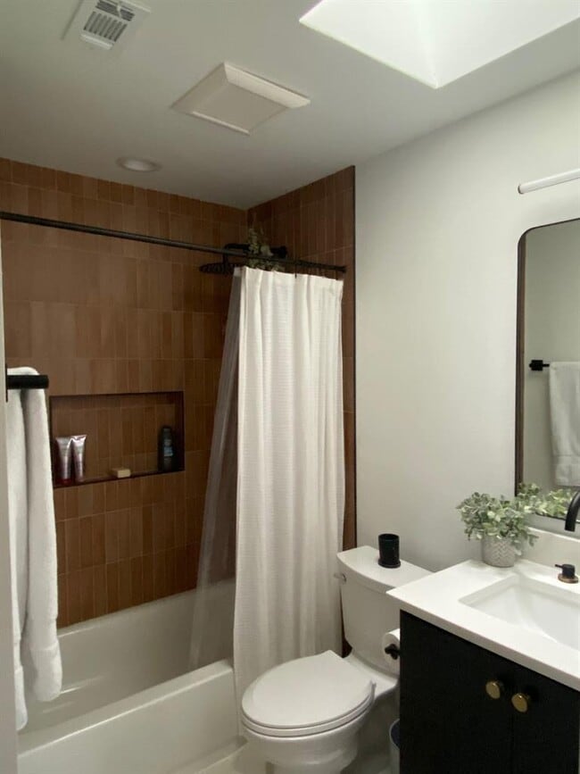 Photo - 4609 Leslie Ave