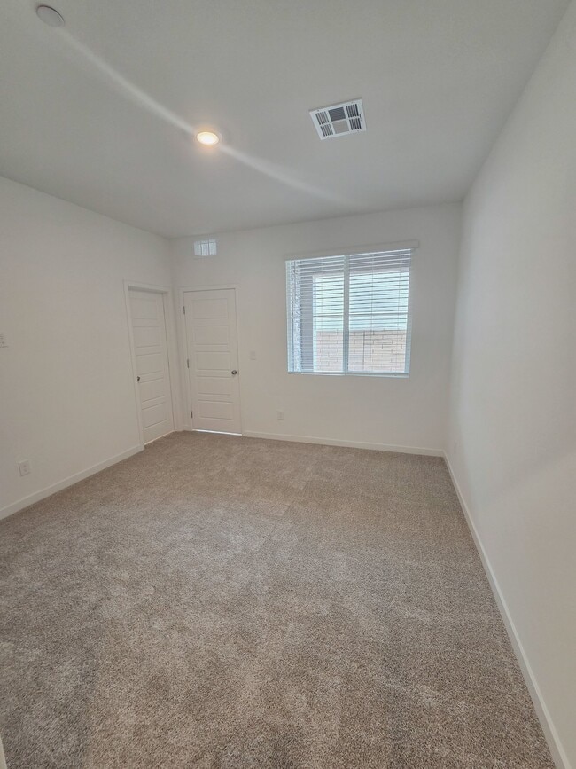 Photo - 152 Preston Ter Ave
