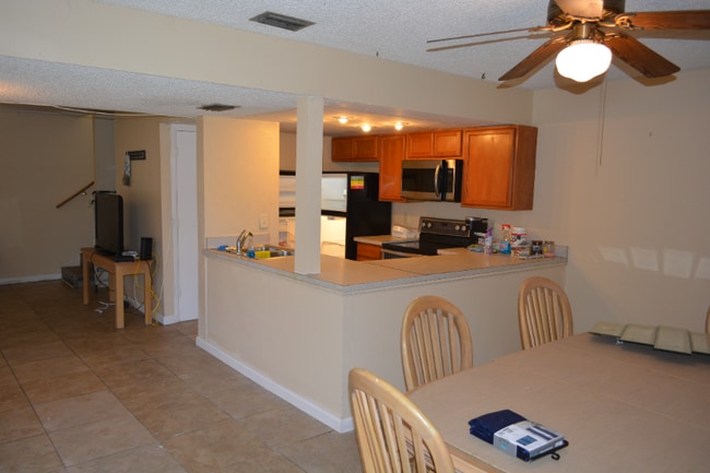 Photo - 973 Whitman Dr