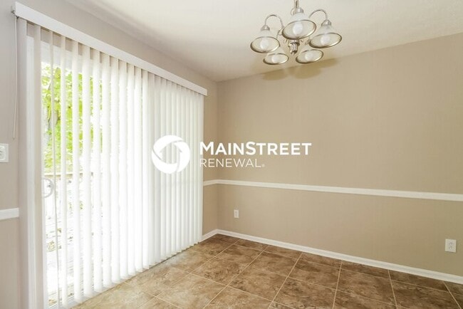 Photo - 3 Bedroom Pet-Friendly Home in Louisville, KY with Main Street Renewal