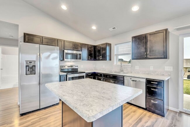 Photo - 5482 Summerland Drive