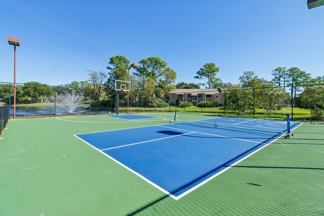 Photo - Lakeside Gardens