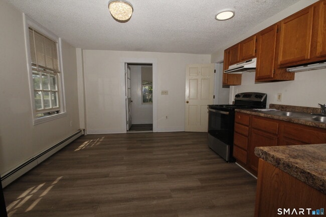 Photo - 204 Poquonock Ave