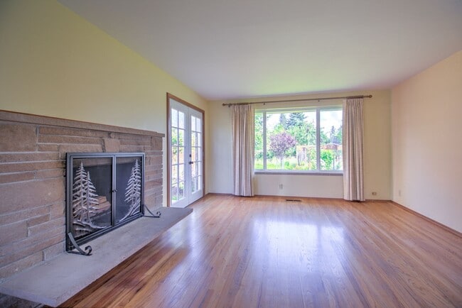 Photo - 1636 Conger Ave NW