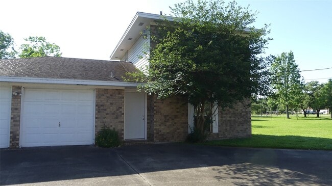 Building Photo - 15606 Santa Fe Dr Rental