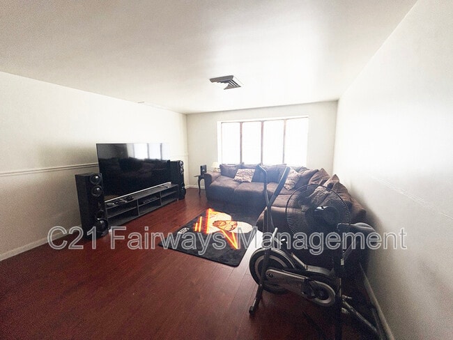 Photo - 528 St Clair Ave