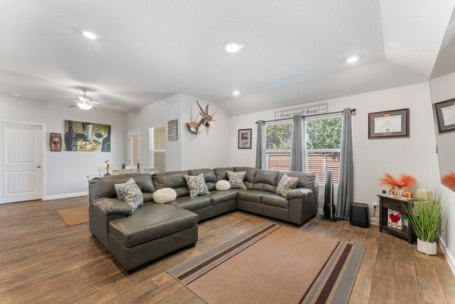 Photo - 829 Margay Lp