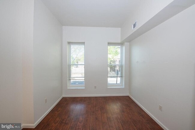 Building Photo - 1526 Mt Vernon St