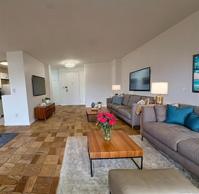 Building Photo - 16 Lake St Unit 7B