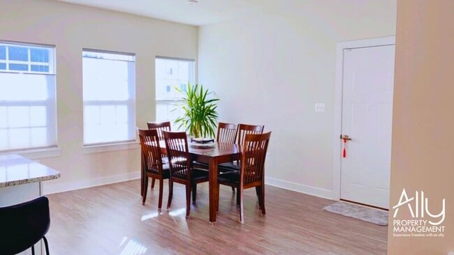 Photo - 3272 Village Park Ave