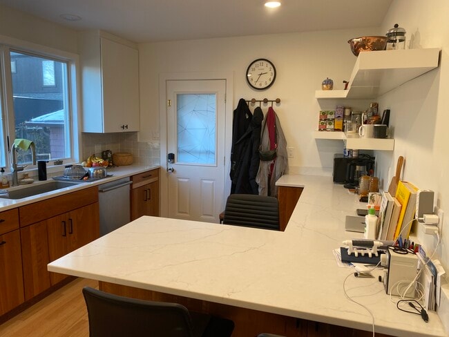 Eat-in Kitchen - 1108 S Busey Ave Unit 1