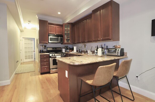 Building Photo - 805 Willow Ave Unit 2L