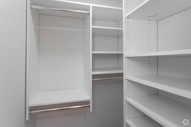 Studio - 517SF -Soundview - Closet