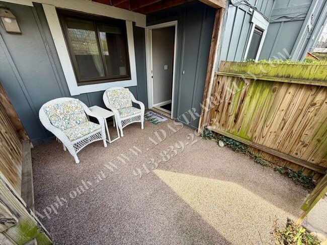 Photo - Spacious 2 Bed 2 Bath Ground Floor Unit-Available NOW!!