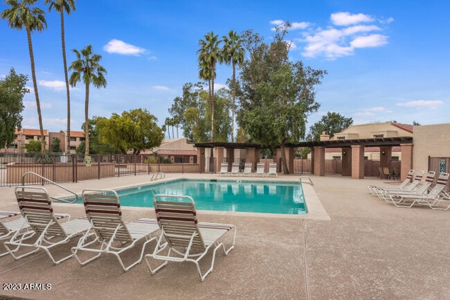 Pool - 540 N May Unit 3076