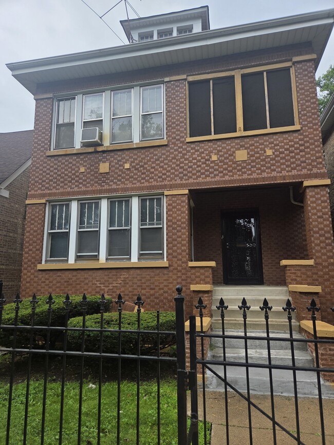 Building Photo - 6810 S Talman Ave Unit apt 1