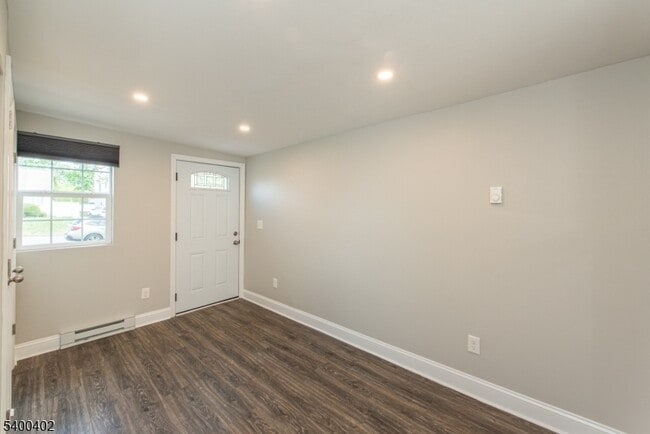 Photo - 59 Iroquois Ave