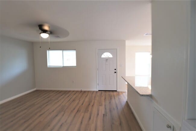 Photo - 5422 Pine Ave