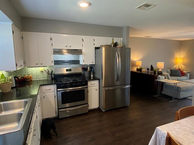 Photo - 1305 E Main St
